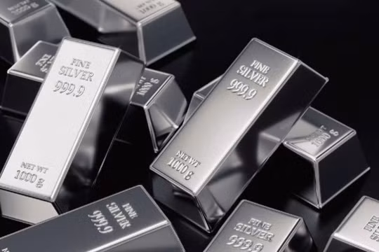 Giá bạc hôm nay 13/1 tăng mạnh: Thế giới vọt lên 83,41 USD/ounce
