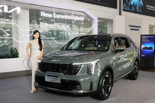 Kia Sorento Hybrid 2026 ra mắt khách Việt, giá bán chưa công bố