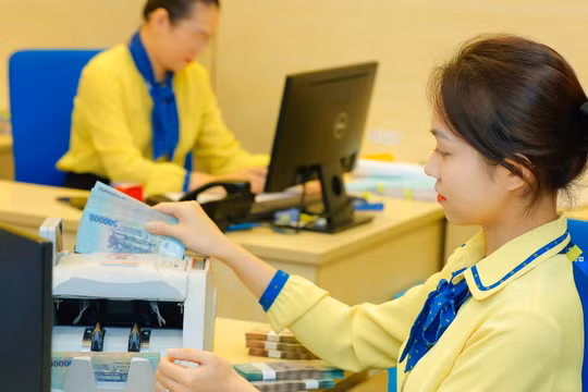 Lãi suất ngân hàng 15/1: Kỳ hạn 6 tháng vọt lên trên 8%/năm, PGBank dẫn đầu bảng