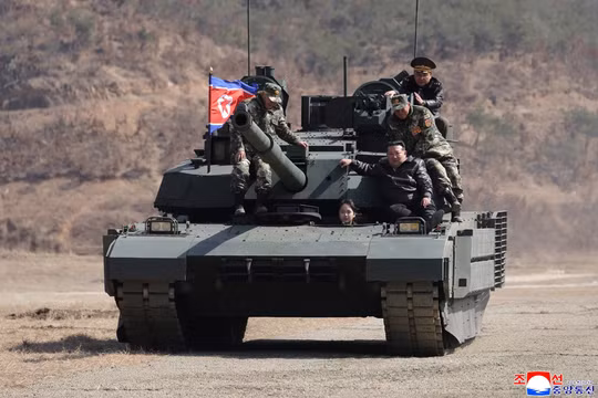 Tình báo Hàn Quốc nói con gái ông Kim Jong Un có thể là người kế nhiệm