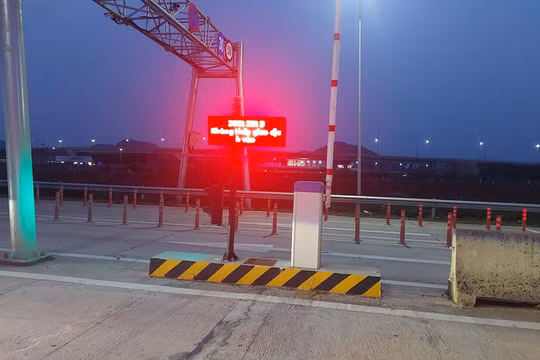 Cao tốc Bắc Nam: Hệ thống Barie vẫn trong tình trạng "chập chờn"