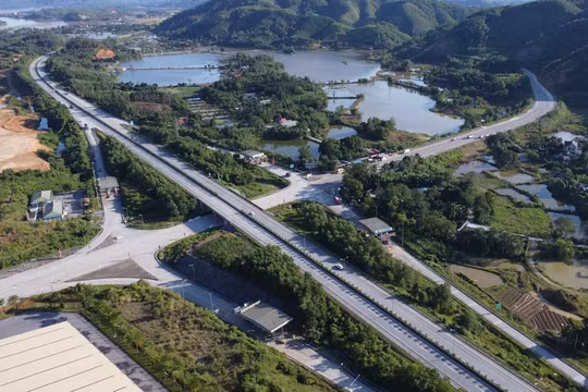 Hà Nội: Tổ chức giao thông nút giao Quốc lộ 2 ra cao tốc Nội Bài - Lào Cai