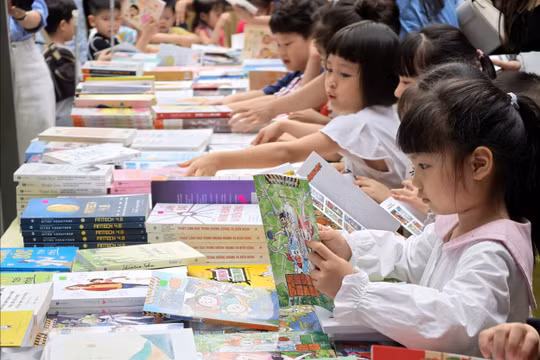 Sách và Công nghiệp Văn hóa: Từ 'tri thức gốc' đến hệ sinh thái sáng tạo