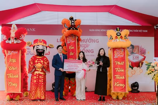 Agribank trao thưởng 01 tỷ đồng cho khách hàng gửi tiền tiết kiệm