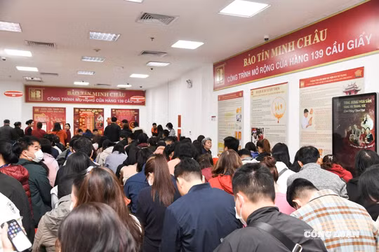 Mua vàng vía Thần Tài: Khách bị giới hạn số lượng mỗi lượt giao dịch