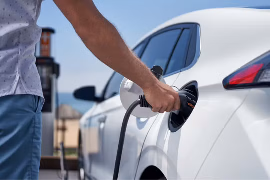 Năm thói quen cần bỏ ngay khi lái xe điện
