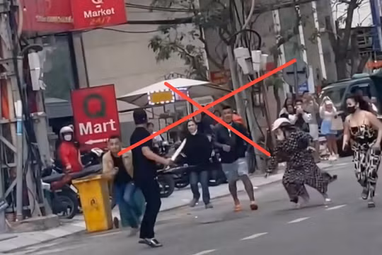 Khởi tố nhóm đối tượng gây rối trật tự chỉ vì mâu thuẫn... mượn điện thoại