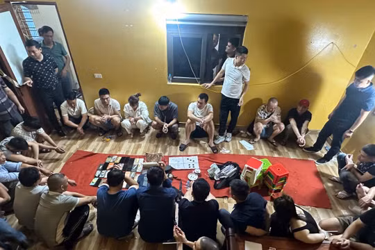 Triệt phá tụ điểm xóc đĩa quy mô lớn thu giữ hàng trăm triệu đồng