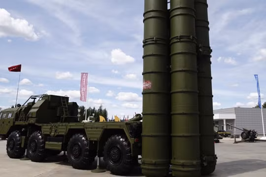 Ấn Độ duyệt mua thêm 5 tổ hợp tên lửa S-400 của Nga