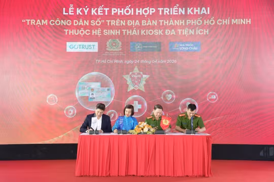 Người dân TP.HCM háo hức trải nghiệm hàng loạt dịch vụ thiết thực tại Trạm Công dân số, hoàn toàn miễn phí ngay dưới chân nhà