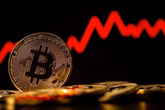 Giá Bitcoin lao dốc khi Tổng thống Donald Trump bày tỏ nghi ngờ về thỏa thuận chấm dứt chiến tranh với Iran