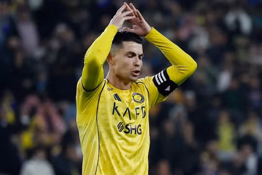 Ronaldo gây sốc, từ chối ra sân cùng Al Nassr trận tối 2/2/2026