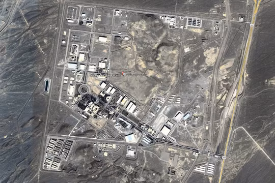 Iran phóng tên lửa tầm xa 4.000 km, các bên tấn công gần địa điểm hạt nhân của nhau
