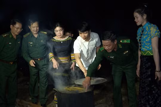 Gia Lai: Bộ đội Biên phòng mang mùa xuân ấm áp đến những bản làng biên giới