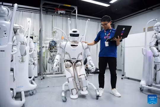 Trung Quốc tung 'đội quân robot AI' vận hành lưới điện