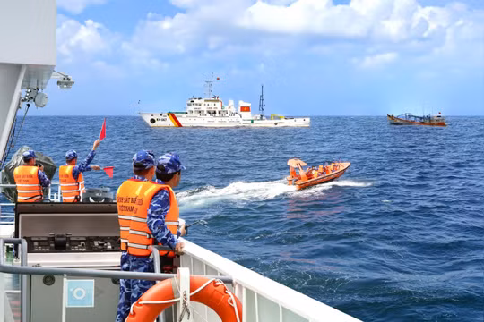 Giữ vững an ninh biển từ những ca trực đầu năm: Cảnh sát biển Việt Nam hành quân trên mọi tuyến sóng