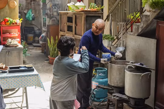Cú hích từ ‘Mùi Phở’: NSƯT Xuân Hinh tái xuất màn ảnh rộng, mang vị Tết Hà Nội xưa đấu với phim thị trường