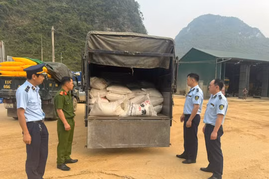 Cao Bằng: Phát hiện 4 tấn phân đạm nhập lậu do Trung Quốc sản xuất