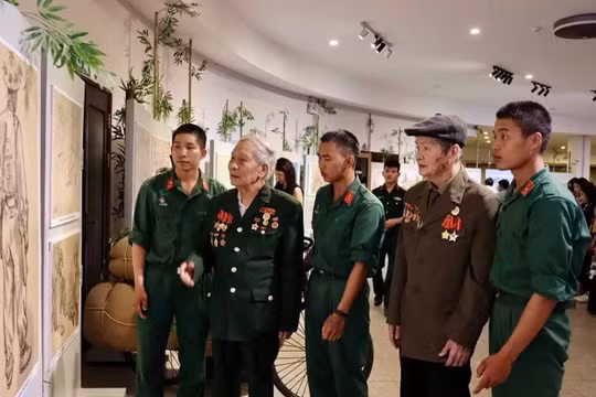 Triển lãm ký họa kỷ niệm 72 năm Chiến thắng Điện Biên Phủ