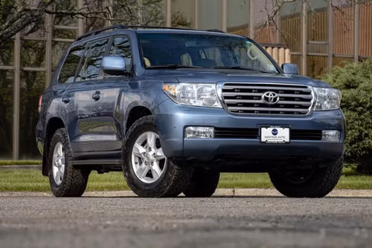 Vì sao xe Land Cruiser cũ luôn giữ giá cực tốt?