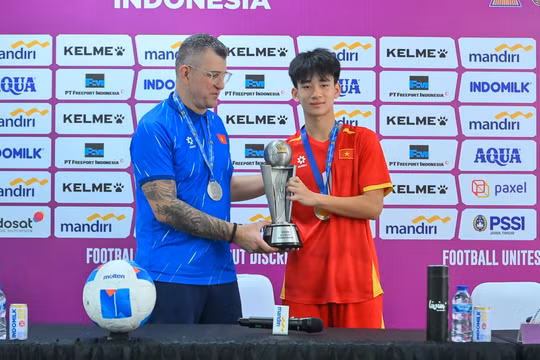 Điểm tin thể thao 25/4: Chiều mai, U17 Việt Nam mang cúp về nước, Premier League bước vào vòng phán quyết