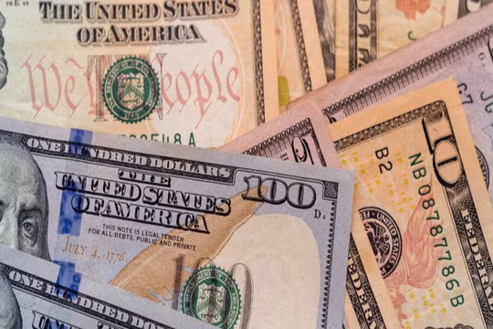 Đồng USD suy yếu nhẹ giữa biến động toàn cầu