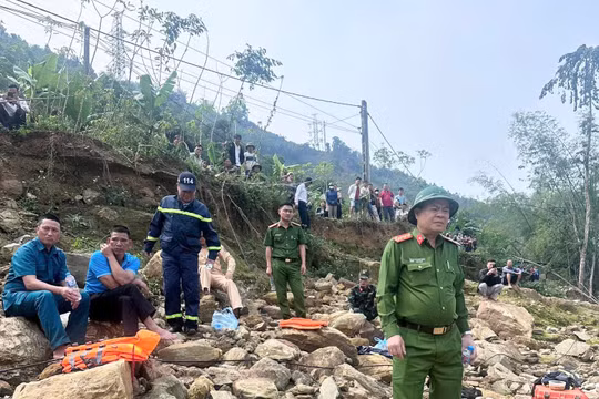Tuyên Quang: Tìm thấy thi thể hai vợ chồng trong vụ lật thuyền trên hồ thủy điện Chiêm Hóa