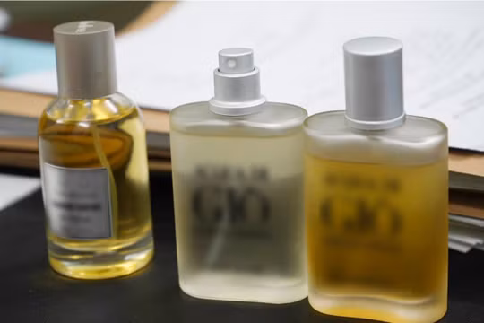 Cặp vợ chồng tại Cần Thơ lập doanh nghiệp sản xuất nước hoa nhái thương hiệu Dior, Chanel