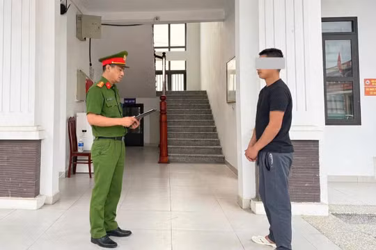 Mâu thuẫn chăn vịt, con rể tiếp sức cho bố vợ chém người trọng thương