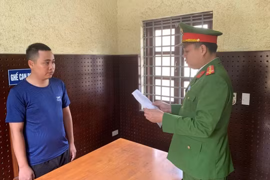 Bắt tài xế trốn kiểm tra nồng độ cồn, tông xe của CSGT ở Quảng Ninh