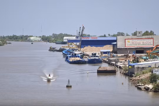 Sửa đổi quy định đóng bến cảng, cắt giảm điều kiện kinh doanh vận tải biển