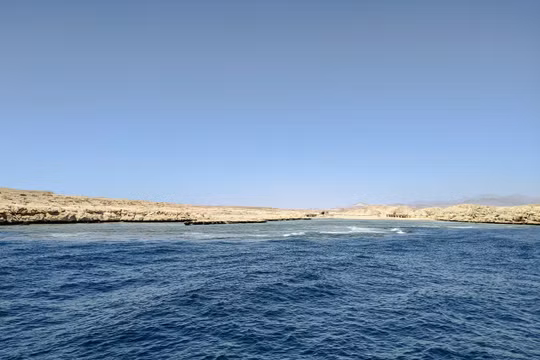 Iran đề xuất thu phí tàu thuyền qua eo biển Hormuz