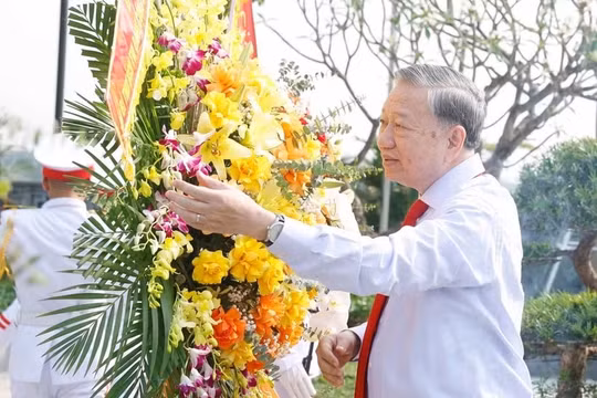 Tổng Bí thư, Chủ tịch nước Tô Lâm dâng hương tưởng niệm Tổng Bí thư Hà Huy Tập