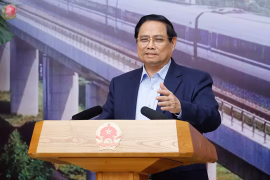 Thủ tướng: Khẩn trương xây dựng tiêu chuẩn chung cho đường sắt và đường sắt đô thị