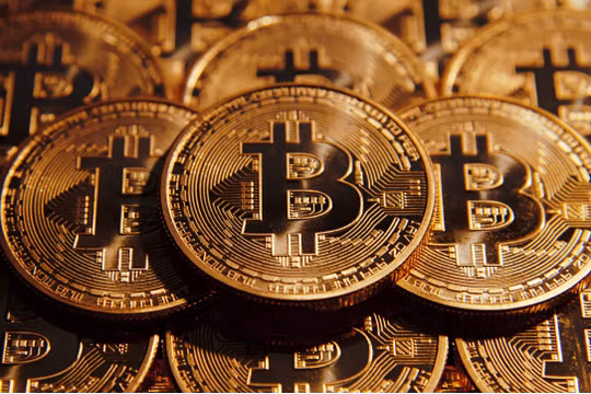 Bitcoin tăng vọt lên gần 68.000 USD nhờ hoạt động mua vào giá thấp và tín hiệu tích cực từ Phố Wall
