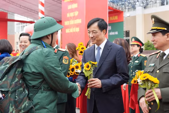 Hơn 4.700 thanh niên Thủ đô nô nức lên đường nhập ngũ