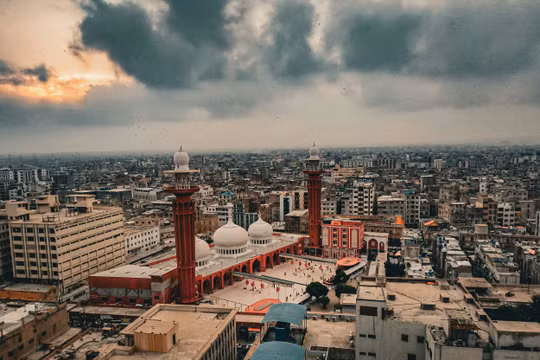 Pakistan tạm cắt điện giờ cao điểm