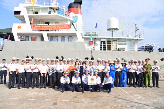 Vùng 2 Hải quân: Hoàn thành bầu cử sớm tại các nhà giàn DK1 và tàu trực trên biển