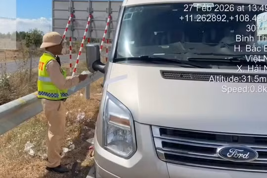 Chở 6 khách trên cao tốc, tài xế không bằng lái bị phạt 19 triệu đồng