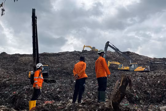 Sạt lở bãi rác lớn nhất Indonesia, ít nhất 5 người thiệt mạng
