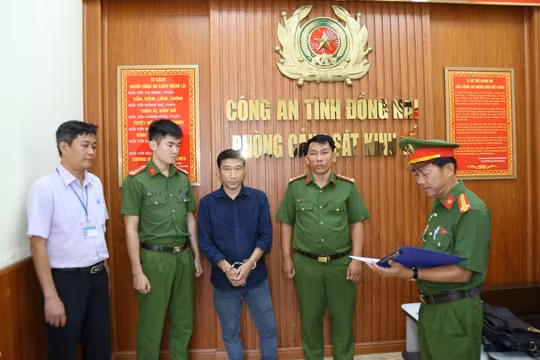 Khởi tố 2 đối tượng "bức tử" môi trường bằng 567 tấn da bò thối
