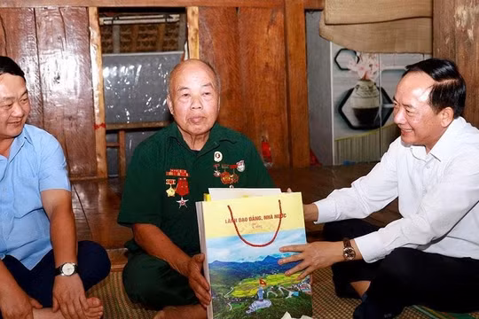 Trưởng ban Tuyên giáo và Dân vận Trung ương Trịnh Văn Quyết thăm, tri ân gia đình chính sách tại Tuyên Quang
