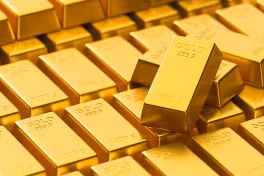 Giá dầu tăng vọt, giá vàng thế giới giảm khi xung đột với Iran mở rộng
