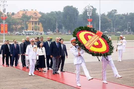 Chủ tịch Hạ viện Jordan vào Lăng viếng Chủ tịch Hồ Chí Minh