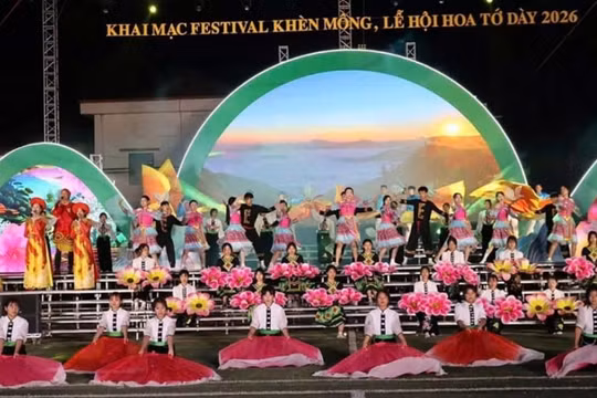 Mù Cang Chải tưng bừng trong ‘Vũ điệu khèn hoa’