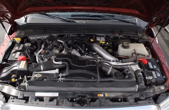 Vì sao động cơ diesel có tỷ số nén cao hơn động cơ xăng