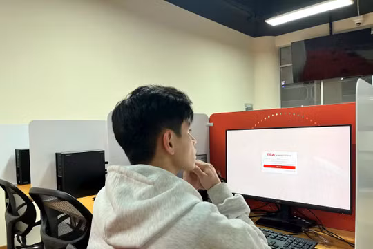 Giấc mơ để 1 triệu thí sinh thi tốt nghiệp THPT trên máy tính, với 'phép thử' 100.000 em liệu có đủ?