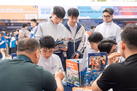 Cân lại 'tấm vé vàng' IELTS trong cuộc đua vào đại học