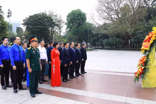 Lãnh đạo thành phố Hà Nội dâng hoa kỷ niệm 156 năm ngày sinh V.I.Lênin