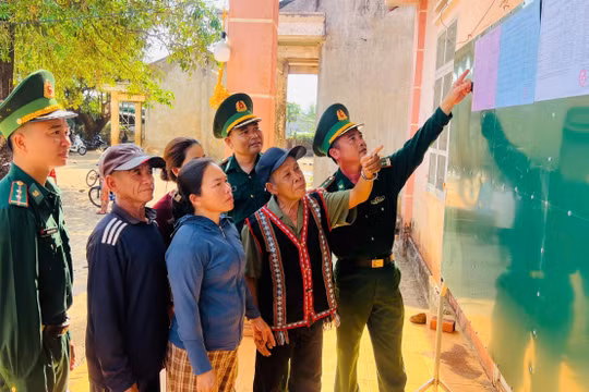 Cờ đỏ thắm trời biên giới Gia Lai, lòng dân hướng về ngày hội non sông